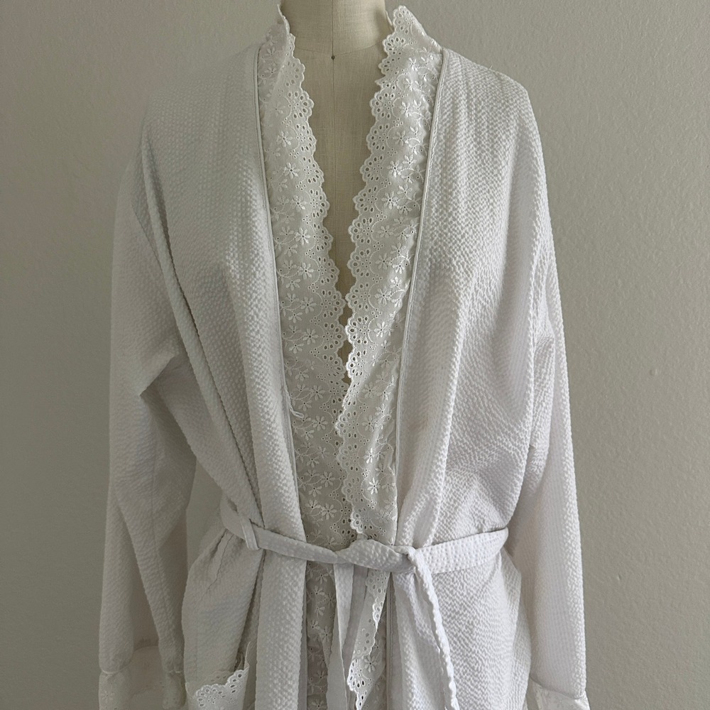 Eileen West Robe Women Small White Seersucker Eyelet Lace Trim Tie Waist Long